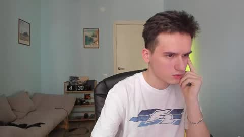 Snapshot of scooby_r chatting on 03/02/25, 07:10 Thomas brunette and Alex blond online show from 03/02/25, 07:10