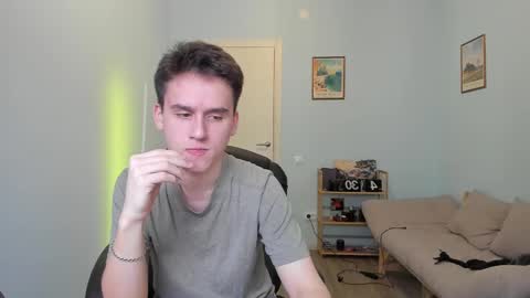 Snapshot of scooby_r chatting on 03/03/25, 01:42 Thomas brunette and Alex blond online show from 03/03/25, 01:42