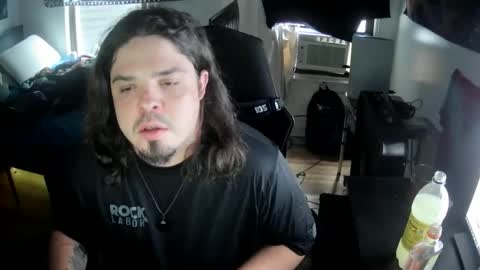 Snapshot of scoobysnaxxxxx chatting on 10/17/25, 03:25 scoobysnaxxxxx online show from 10/17/25, 03:25