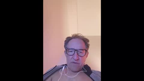 Snapshot of scotchwhieskie chatting on 05/17/26, 10:28 scotchwhieskie online show from 05/17/26, 10:28
