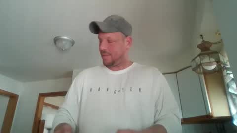 Snapshot of scottydoesntknow0 chatting on 03/28/26, 06:18 scottydoesntknow0 online show from 03/28/26, 06:18