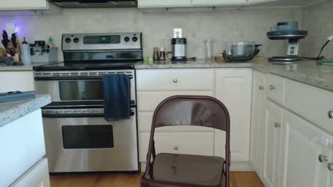 Scout has fun online show from 04/22/26, 01:45