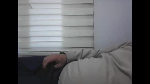 Snapshot of screw2 chatting on 02/22/25, 01:35 Evren online show from 02/22/25, 01:35