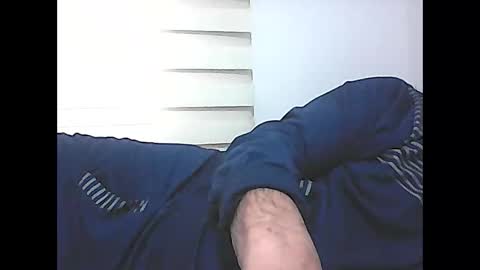 Snapshot of screw2 chatting on 03/08/25, 10:11 Evren online show from 03/08/25, 10:11