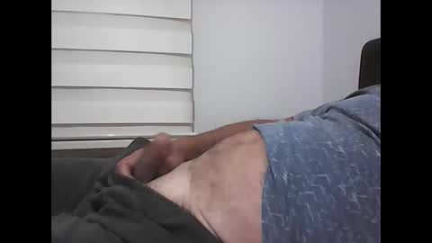 Snapshot of screw2 chatting on 09/29/25, 06:46 Evren online show from 09/29/25, 06:46