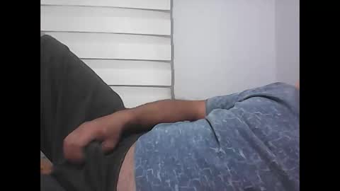 Snapshot of screw2 chatting on 09/30/25, 06:35 Evren online show from 09/30/25, 06:35