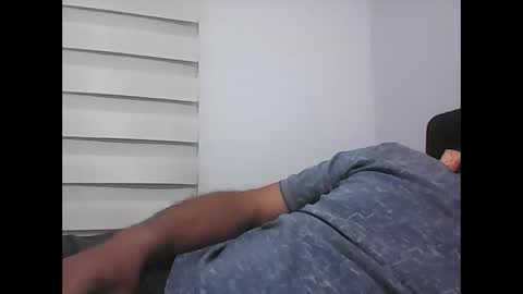 Snapshot of screw2 chatting on 10/13/25, 03:45 Evren online show from 10/13/25, 03:45