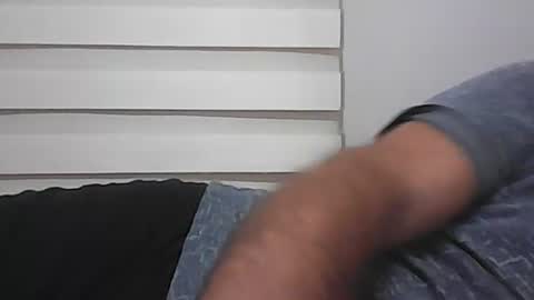 Snapshot of screw2 chatting on 10/21/25, 06:41 Evren online show from 10/21/25, 06:41