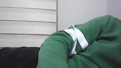 Snapshot of screw2 chatting on 10/27/25, 06:23 Evren online show from 10/27/25, 06:23