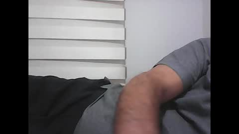 Snapshot of screw2 chatting on 11/10/25, 06:18 Evren online show from 11/10/25, 06:18