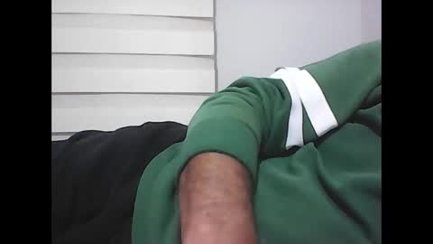 Snapshot of screw2 chatting on 11/19/25, 06:52 Evren online show from 11/19/25, 06:52