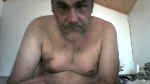 Snapshot of scubi007 chatting on 09/29/25, 11:37 scubi007 online show from 09/29/25, 11:37