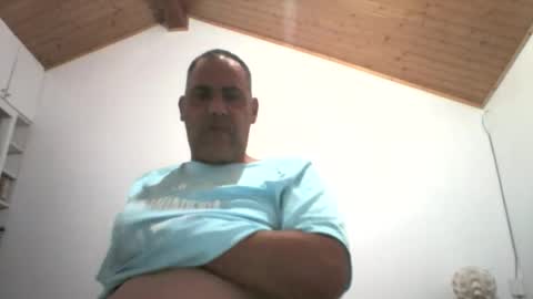 Snapshot of scubi007 chatting on 10/19/25, 02:40 scubi007 online show from 10/19/25, 02:40