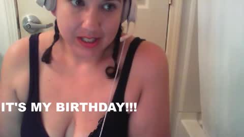 Snapshot of scumbagsmith chatting on 09/13/25, 10:48 Danni online show from 09/13/25, 10:48