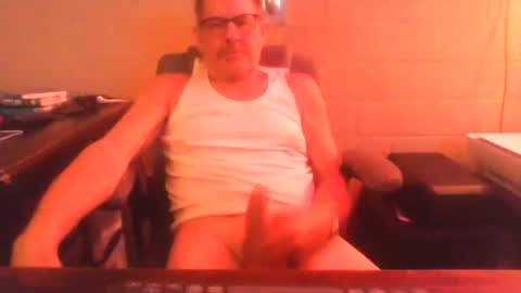Snapshot of sdh69 chatting on 05/04/26, 08:43 eating pussy sucking dick online show from 05/04/26, 08:43