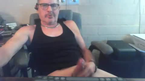 Snapshot of sdh69 chatting on 05/18/26, 02:01 eating pussy sucking dick online show from 05/18/26, 02:01