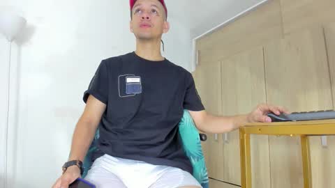 Snapshot of sebas_n chatting on 01/18/26, 03:16 Sebastian online show from 01/18/26, 03:16