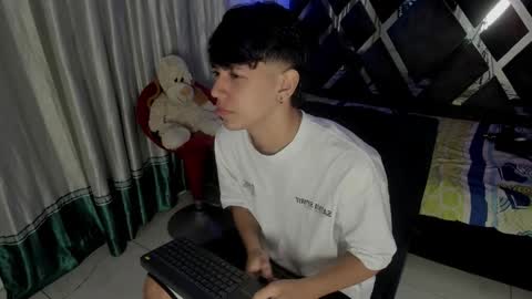 sebas_pretty7 online show from 12/16/25, 12:32