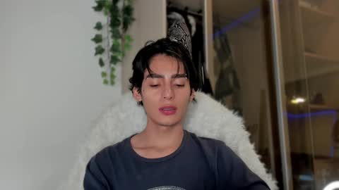 sebastian online show from 03/08/25, 02:01