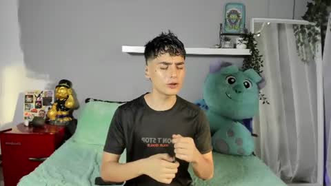 Snapshot of sebas_rosse chatting on 06/18/26, 10:03 sebastian online show from 06/18/26, 10:03