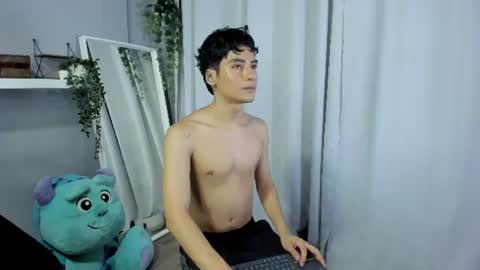 Snapshot of sebas_rosse chatting on 07/23/26, 01:58 sebastian online show from 07/23/26, 01:58