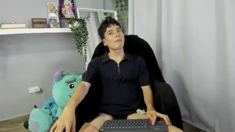 Snapshot of sebas_rosse chatting on 07/25/26, 11:57 sebastian online show from 07/25/26, 11:57