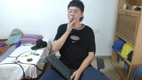 Snapshot of sebasslops chatting on 04/23/26, 01:02 Sebas online show from 04/23/26, 01:02