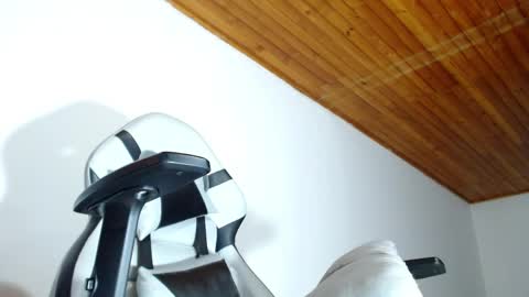 Sebastian online show from 04/05/26, 02:20