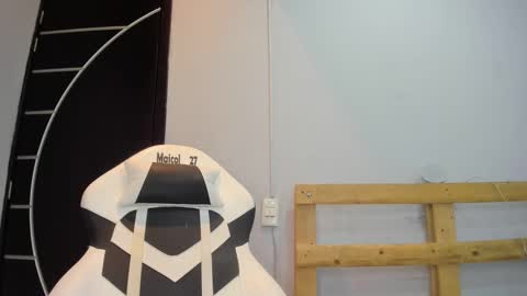 Snapshot of sebastian_0422 chatting on 01/03/25, 11:23 sebastian 0422 online show from 01/03/25, 11:23