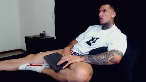 Snapshot of sebastian_muss chatting on 10/06/25, 10:18 Sebastian online show from 10/06/25, 10:18