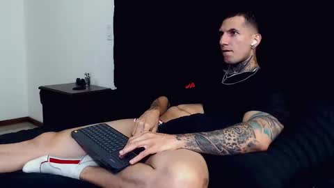 Snapshot of sebastian_muss chatting on 10/07/25, 03:31 Sebastian online show from 10/07/25, 03:31