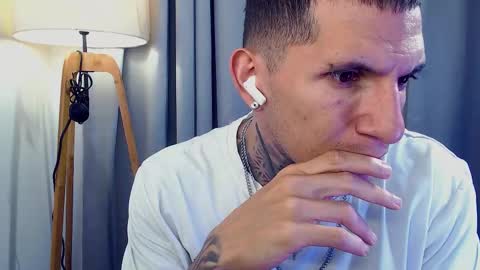 Snapshot of sebastian_muss chatting on 10/10/25, 05:34 Sebastian online show from 10/10/25, 05:34