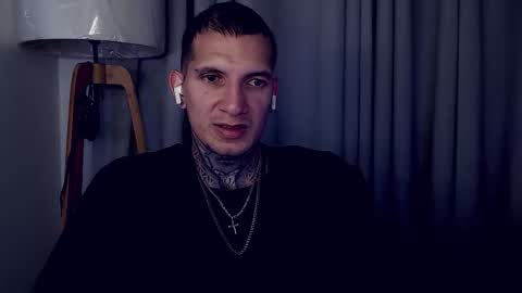 Snapshot of sebastian_muss chatting on 10/11/25, 01:53 Sebastian online show from 10/11/25, 01:53