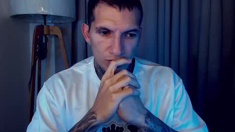 Snapshot of sebastian_muss chatting on 10/25/25, 01:18 Sebastian online show from 10/25/25, 01:18