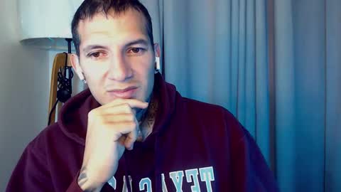 Snapshot of sebastian_muss chatting on 11/02/25, 01:13 Sebastian online show from 11/02/25, 01:13