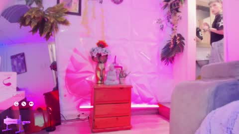     .  INDEPENDENT MODEL online show from 02/20/26, 12:49