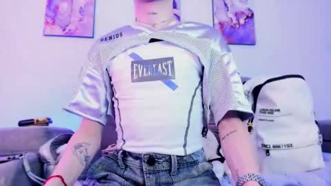     .  INDEPENDENT MODEL online show from 03/01/26, 04:31