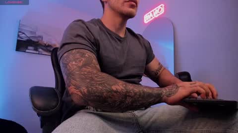 Snapshot of sebastianortizm chatting on 01/17/25, 03:12 Lucian Sinclair online show from 01/17/25, 03:12