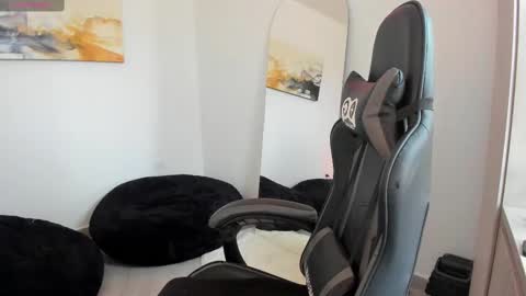 Snapshot of sebastianortizm chatting on 01/25/25, 09:35 Lucian Sinclair online show from 01/25/25, 09:35