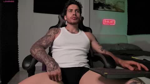 Lucian Sinclair online show from 11/21/25, 02:21