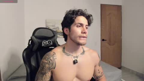 Snapshot of sebastianortizm chatting on 05/21/26, 02:29 Lucian Sinclair online show from 05/21/26, 02:29