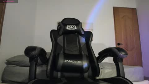 Snapshot of sebastianortizm chatting on 05/26/26, 02:29 Lucian Sinclair online show from 05/26/26, 02:29