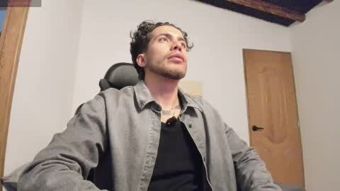 Snapshot of sebastianortizm chatting on 05/31/26, 09:05 Lucian Sinclair online show from 05/31/26, 09:05