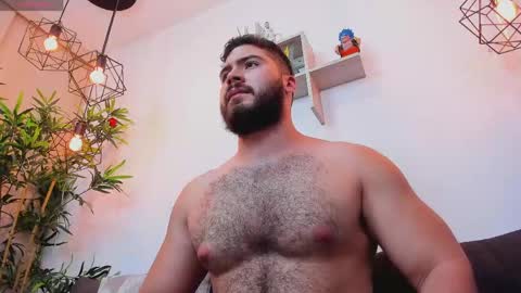 Instagram jeanpaulfit  online show from 04/21/26, 03:24