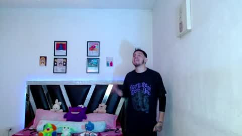 Snapshot of sebasxxl12 chatting on 06/07/26, 12:37 Sebas online show from 06/07/26, 12:37