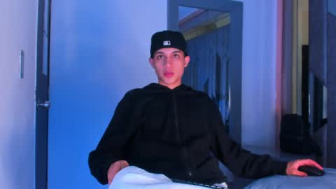 Sebastian online show from 04/12/26, 04:50