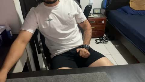 Snapshot of sebaz044 chatting on 10/13/25, 04:56 sebaz044 online show from 10/13/25, 04:56