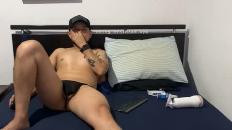 Snapshot of sebaz044 chatting on 11/16/25, 11:21 sebaz044 online show from 11/16/25, 11:21