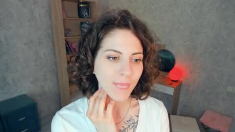 Mia online show from 05/17/26, 05:38
