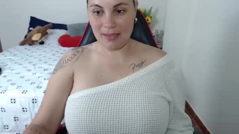 Snapshot of secretdeluxe chatting on 05/13/26, 10:56 Secret Bella online show from 05/13/26, 10:56